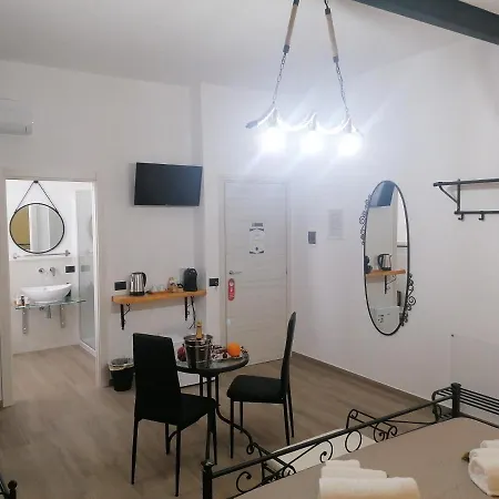 36 Passi Dal Mare 2.0 Bed and breakfast Trapani