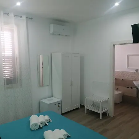 36 Passi Dal Mare 2.0 Bed and breakfast Trapani